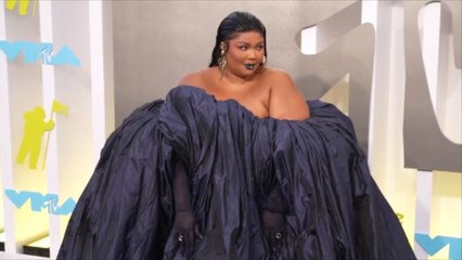 Lizzo choque les réseaux sociaux en annoncant qu'elle arrête sa carrière