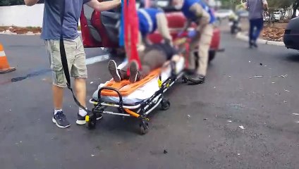 Mulher fica ferida em acidente envolvendo dois carros e caminhão no Maria Luiza