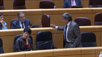 El ministro Escrivá se encara con un senador del PP que hablaba por teléfono