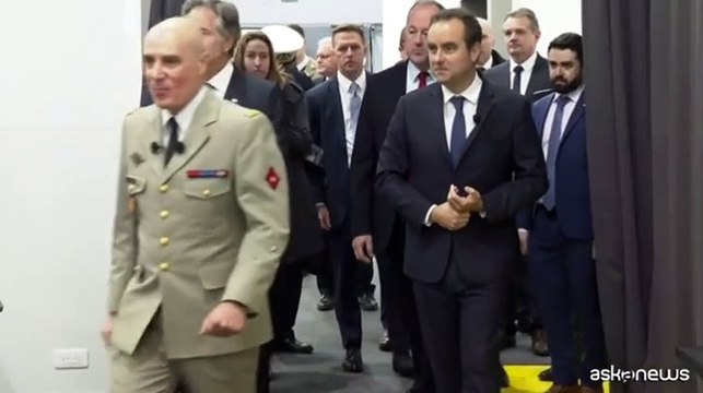 Antony Blinken visita fabbrica di armi a Versailles e parla di Ucraina