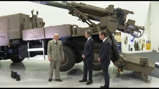 Antony Blinken visita fabbrica di armi a Versailles e parla di Ucraina