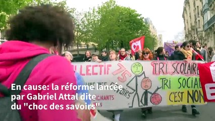 Les enseignants dans la rue contre les "groupes de niveaux" de la réforme Attal