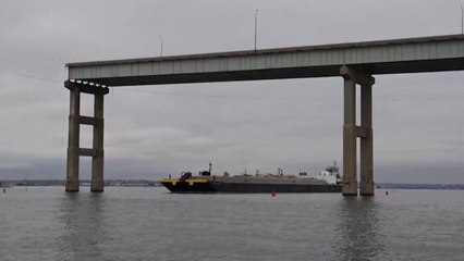 미국 볼티모어항 임시 수로 개설로 선박 통행 재개 🚢