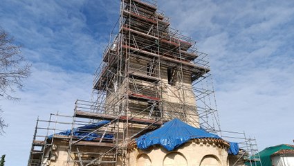 Deux ans après l'orage de grêle à Ribérac (Dordogne), le clocher de la collégiale retrouve sa toiture