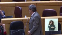 Una escena surrealista en el Senado acaba con el ministro Escrivá abandonando el hemiciclo