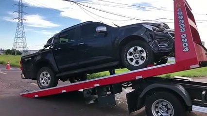 Acidente entre duas caminhonetes é registrado no Parque Verde