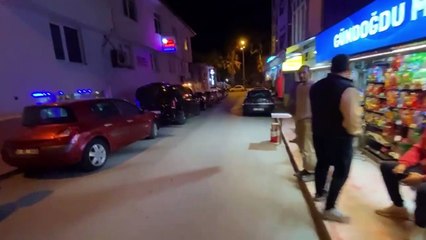 Kamyon ara sokakta sıkışıp kaldı
