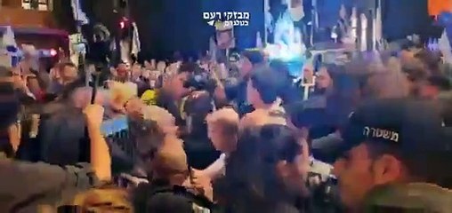 متظاهرين يحاولون اقتحام  مقر إقامة نتنياهو في القدس