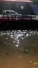 vecinos registran inundaciones tras fuerte lluvias