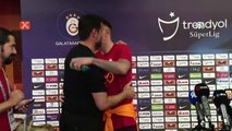 Volkan Demirel'den Muslera'ya tebrik!