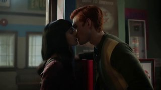 Archie and Veronica Kiss _ Riverdale 7x13_High