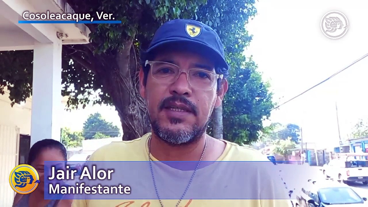 Vecinos de Cosoleacaque se manifestaron a las afueras de las oficinas de CFE por cobros injustificados