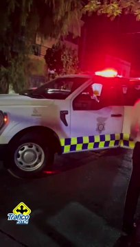 Saldo una mujer muerta y dos lesionadas tras un choque entre una motocicleta y una camioneta