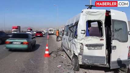 Kayseri'de kamyonet, işçi servisine çarptı: 1'i ağır 10 yaralı