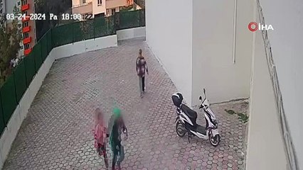 Çocuğuyla parkta ilgilenen annenin 420 gram altınını çalan kadın tutuklandı