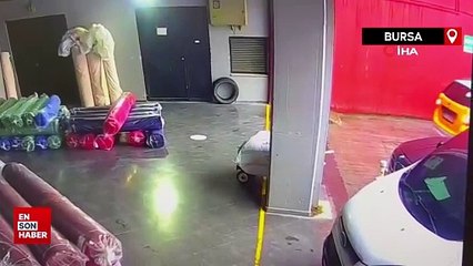 Bursa'da işçi gibi girdikleri kumaş fabrikasını soydular