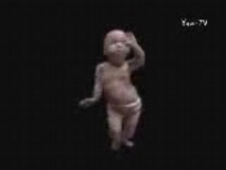 bebe qui dance trop fort