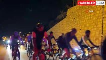 Bisiklet tutkunları iftar sonrası Uludağ'a pedal çevirdi