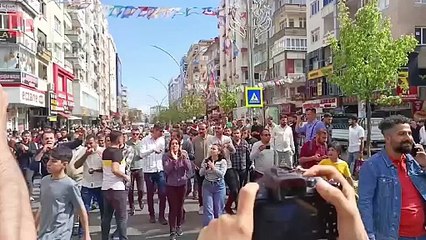 DEM Parti'den Diyarbakır'da Van protestosu: Konvoy oluşturuldu, yürüyüş yapıldı