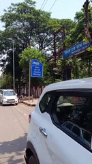 Car parking on the road in front of the District Court