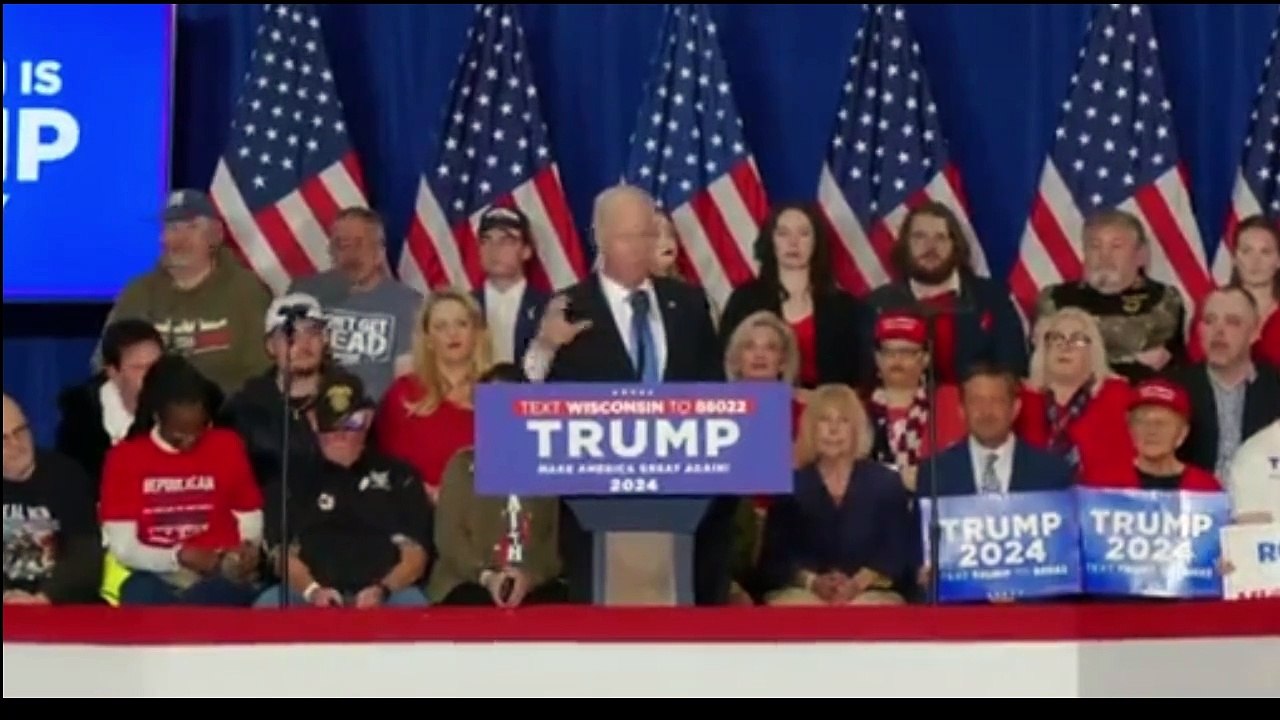 Sen. Ron Johnson speaks at MAGA rally in Green Bay, Wisconsin