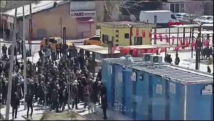 Van'da olaylar sürüyor, şehre giriş-çıkışlar kısıtlandı