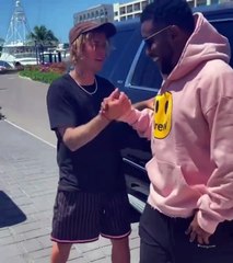 P Diddy fouille Justin Bieber pour voir s'il n'a pas de micro sur lui