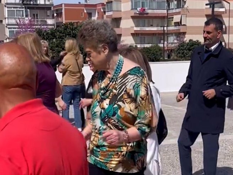 Il sindaco di Bari Antonio Decaro balla sulle note di «Sinceramente» di Annalisa