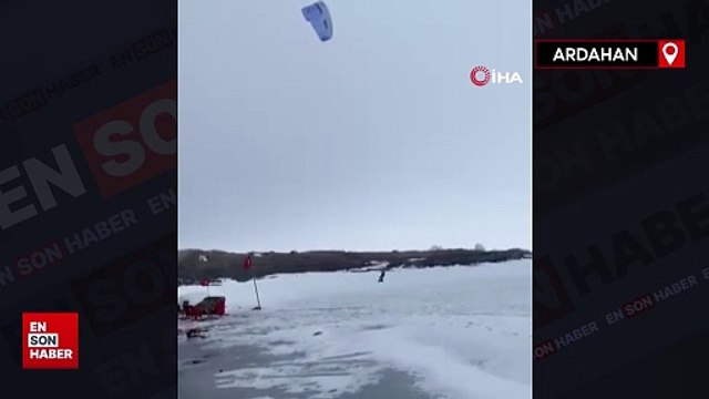 Buz tutan Çıldır Gölü'nde sörf heyecanı