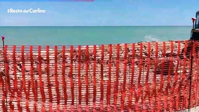 Mareggiate, il video dei danni sul lungomare di Marina di Montemarciano