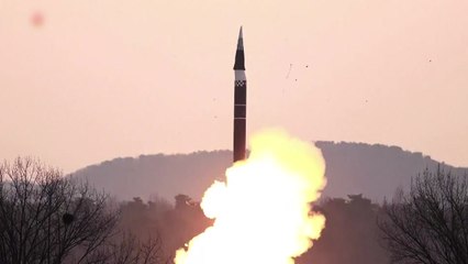 北 "중장거리 극초음속미사일 시험발사 성공...김정은 지도" / YTN