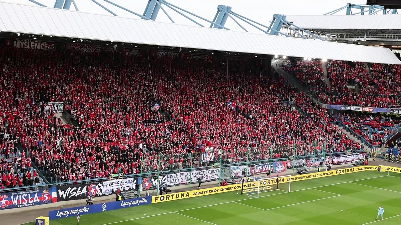 Kraków - Kibice Wisły Kraków podczas meczu półfianałowego pucharu polski z Piastem GFliwice