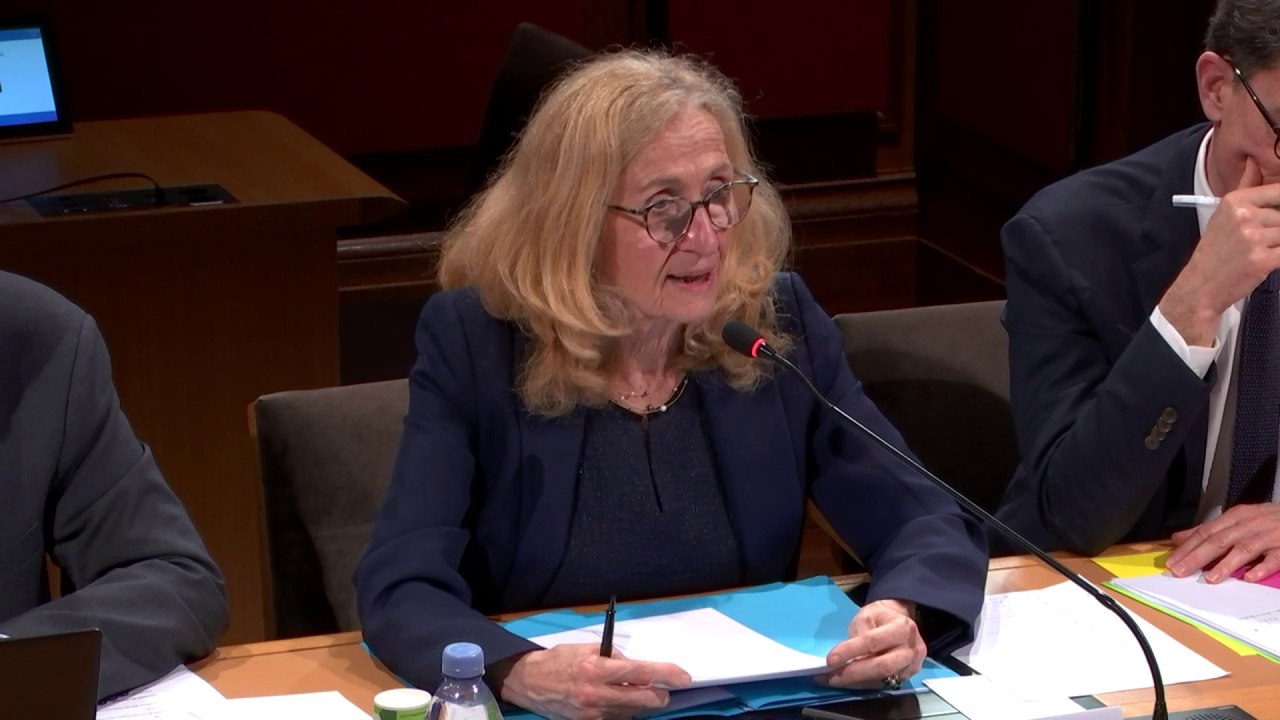 Groupes de niveau au collège : Nicole Belloubet veut faire appel aux enseignants retraités