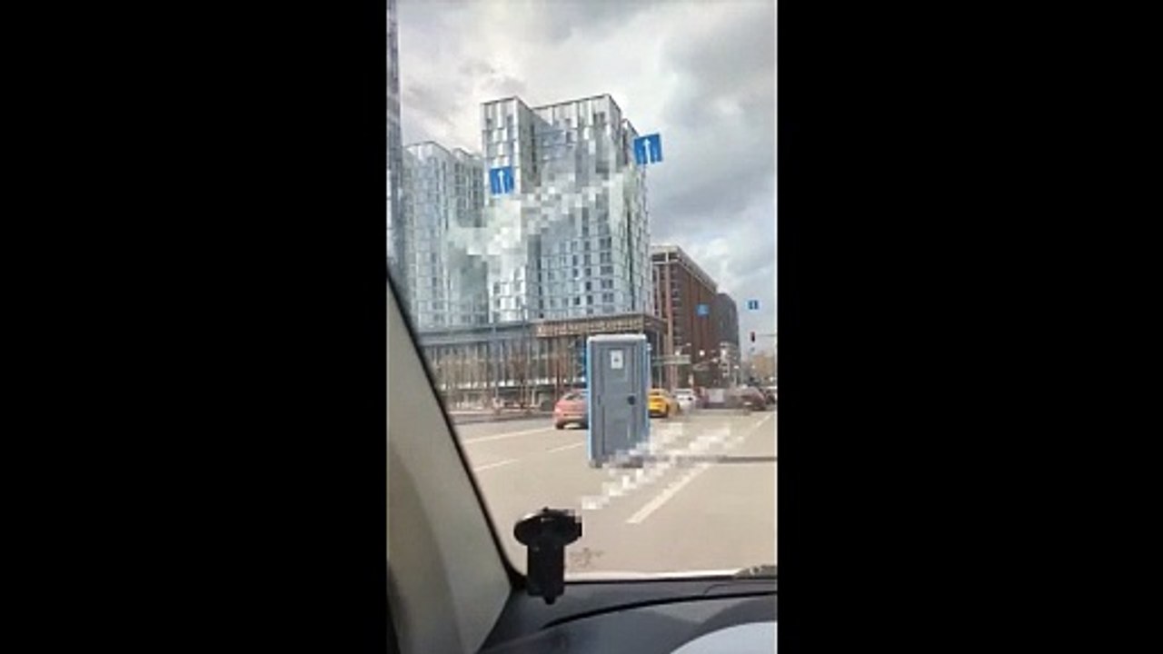 Quand tu te retrouves dans des toilettes au milieu de la route à cause du vent