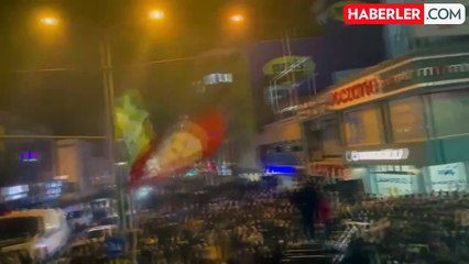 Van'da mazbata krizinin aşılmasından sonra protestolar, yerini sevinç gösterilerine bıraktı