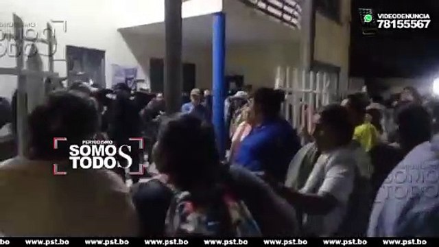 CONFLICTO EN EL TORNO VECINOS MONTAN UNA VIGILIA PIDIENDO LA SALIDA DE SU ALCALDE POR MALOS MANEJOS ECONÓMICOS