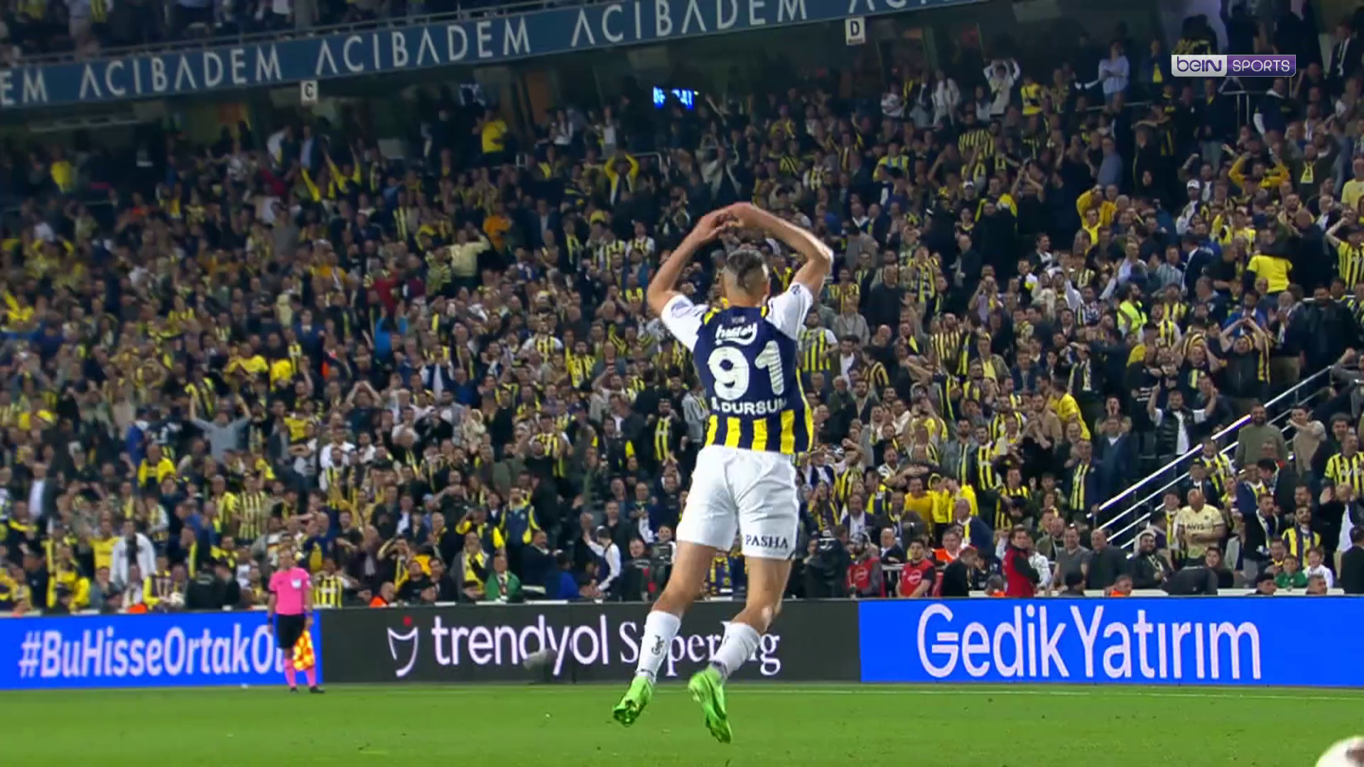 Résumé : Fenerbahçe remporte un match dingue contre Balotelli et Demirspor