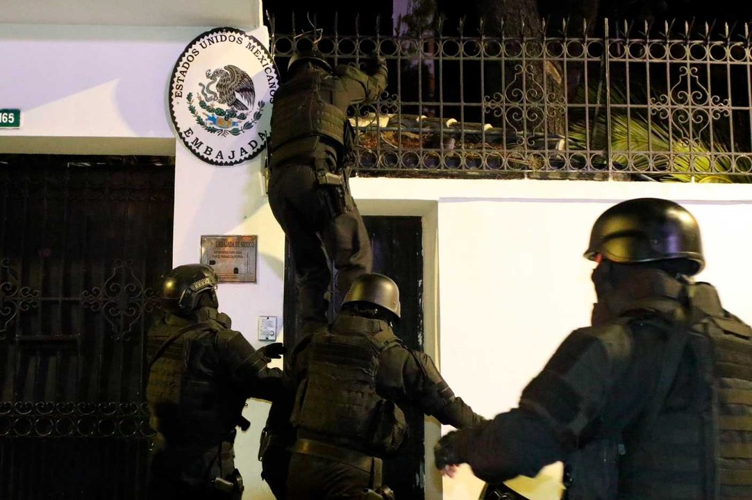 Fuerzas Especiales de Ecuador asaltan la embajada de México en Quito y detienen a ex vicepresidente ecuatoriano