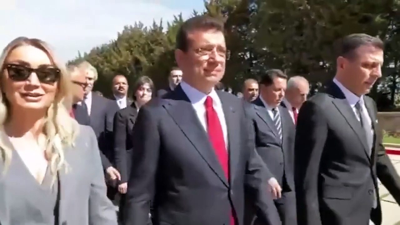 İmamoğlu'na Anıtkabir'de uyarı