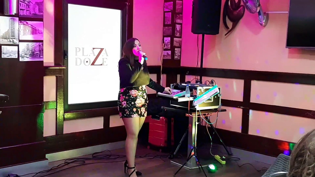 PAMELA MÁRQUEZ - La Quiero A Morir ( en CAFÉ PLAZA DOZE )