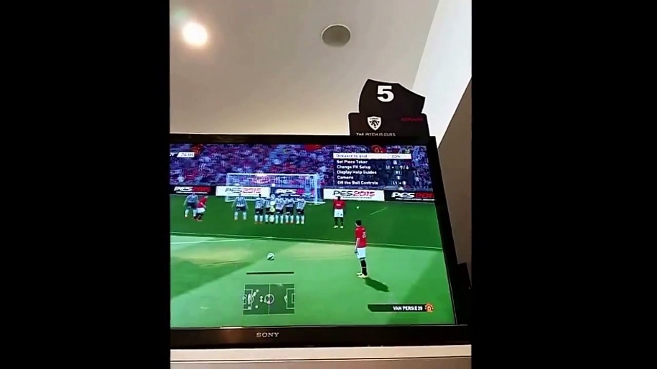 Pro Evolution Soccer 2015 - gameplay off screen