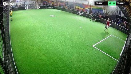 Paris 03/04 à 21:31 - Football Terrain 1 (LeFive P18)