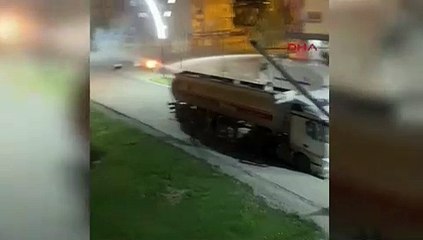 Yol kapatıp konteynerleri ateşe verdiler