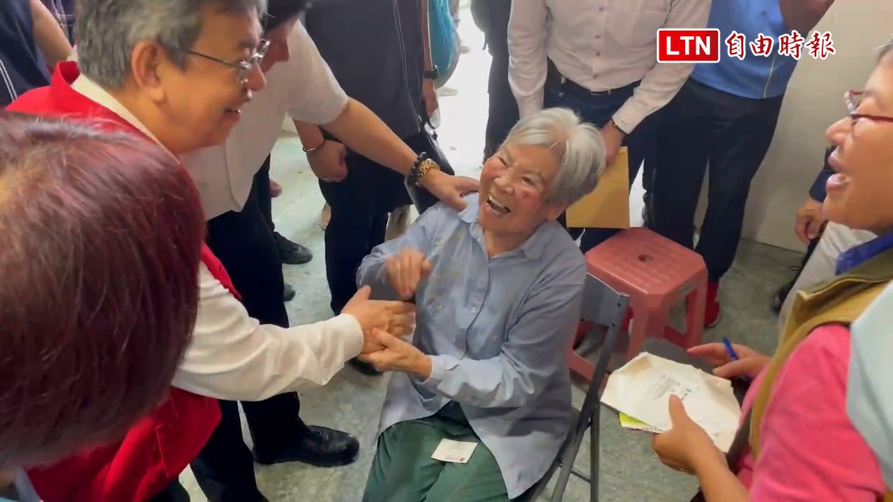 花蓮強震》陳建仁慰問收容中心災民 96歲阿嬤笑開懷