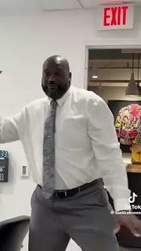 Shaquille O'Neal saca los pasos prohibidos