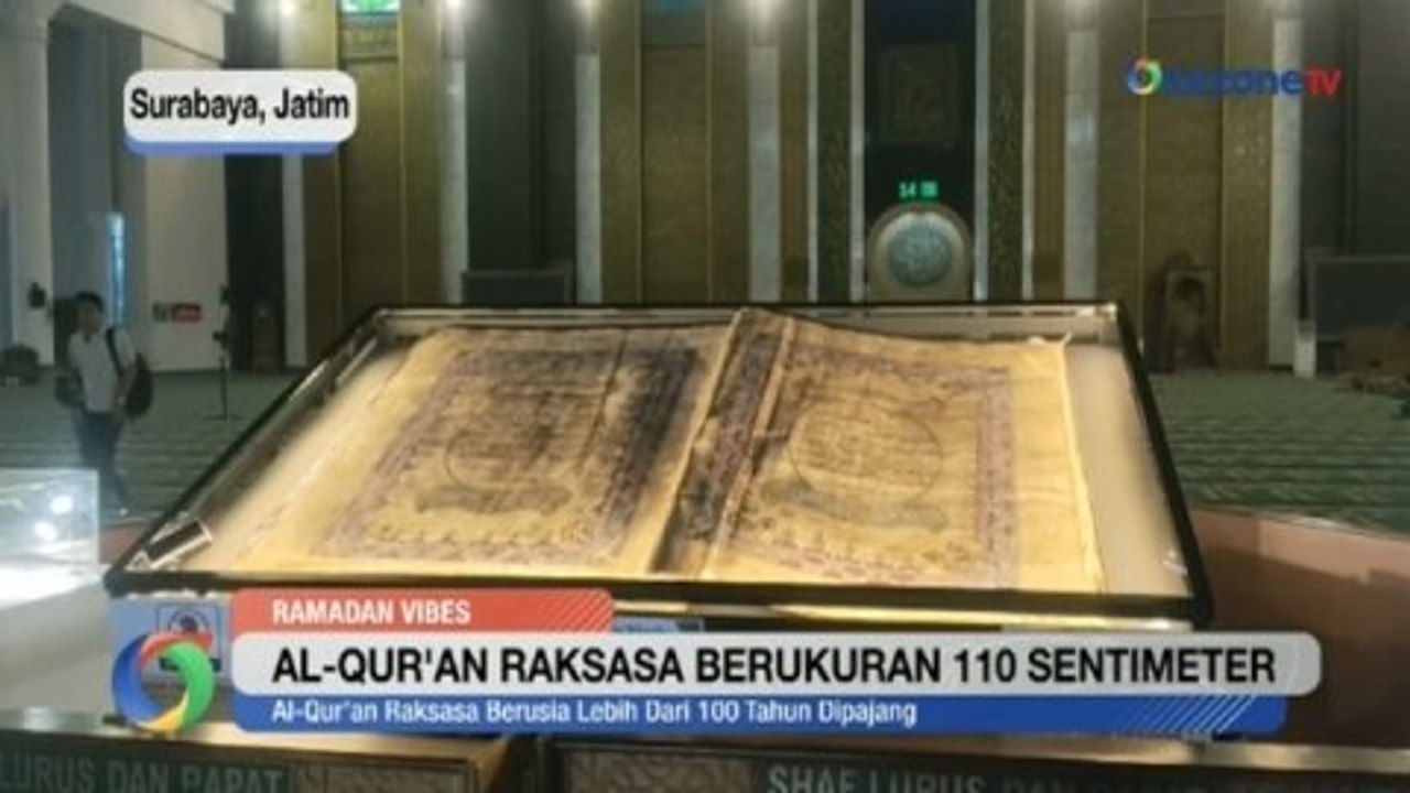 Alquran Raksasa Berukuran 110 CM Berusia Lebih dari 100 Tahun