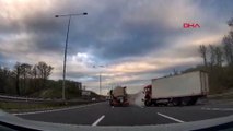 Pendik Kuzey Marmara Otoyolu'nda tanker ile kamyonun çarpıştığı anlar kamerada