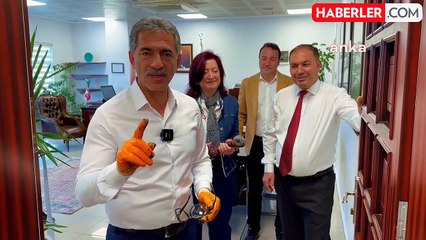 Gemlik Belediye Başkanı Şükrü Deviren, makam kapısını söktü