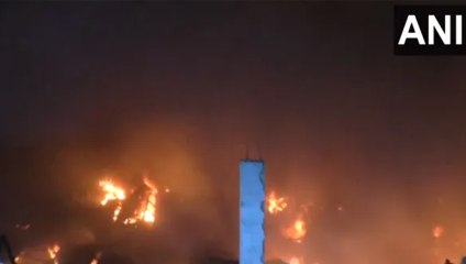 Gujarat: मोरबी की प्लास्टिक फैक्ट्री में भीषण आग, बगल के कारखाने तक फैली, 12 घंटे से जुटे दमकल कर्मी