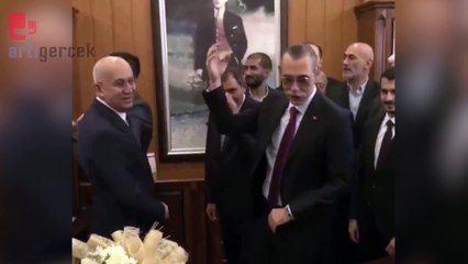 Etimesgut Belediye Başkanı seçilen Erdal Beşikçioğlu, görevi devraldı